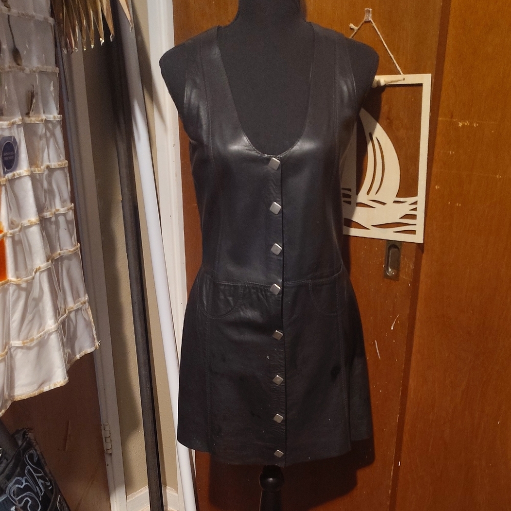 Snap Down The Front Of the Dress .